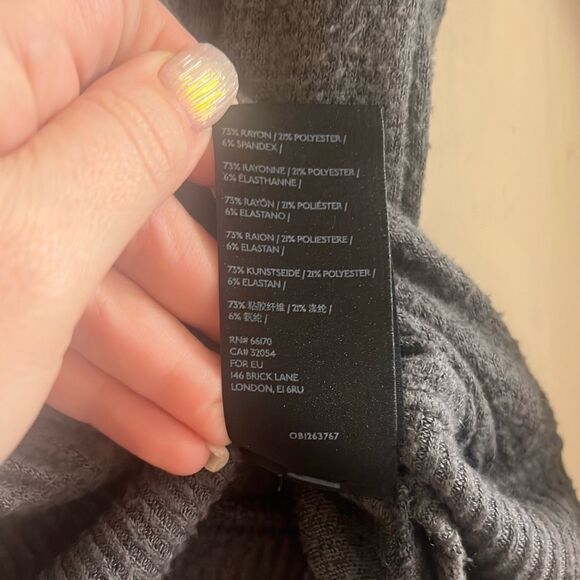 ✨Anthropologie Rocio Surplice Grey Sz Medium Top✨ - Picture 12 of 12